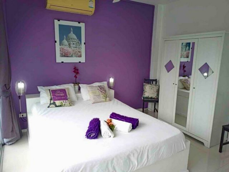 Paris villa Sacre Coeur room on swimming pool and with wardrobe